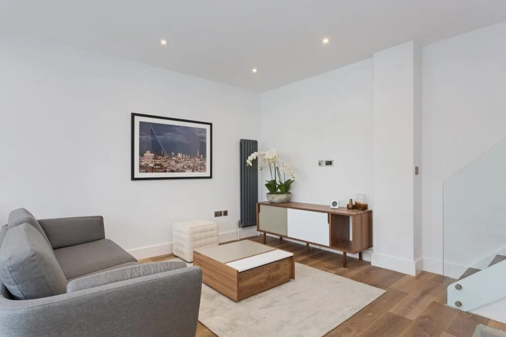2 bedroom mews property for rent