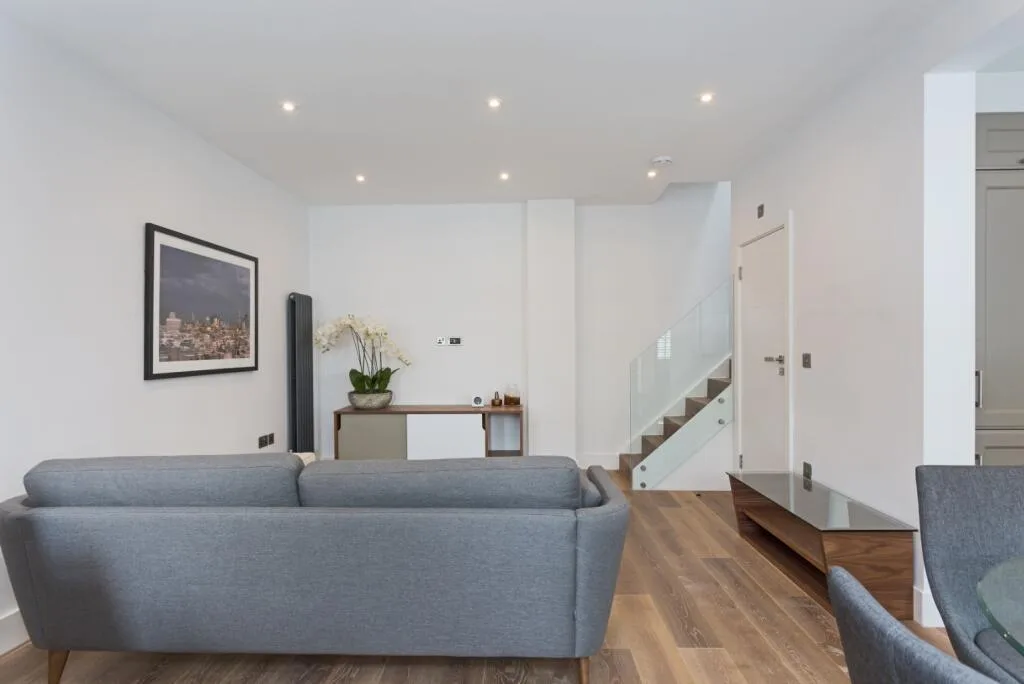 2 bedroom mews property for rent