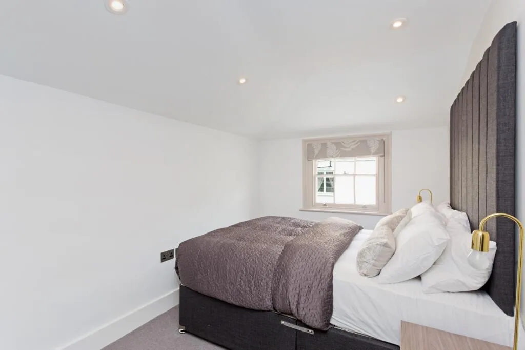 2 bedroom mews property for rent