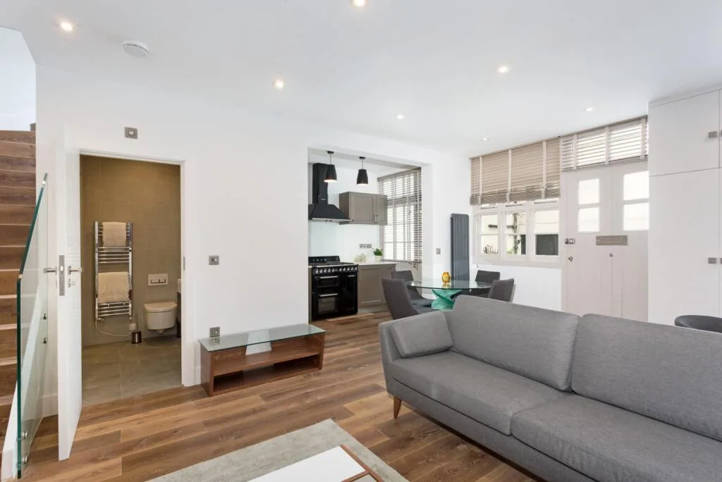2 bedroom mews property for rent