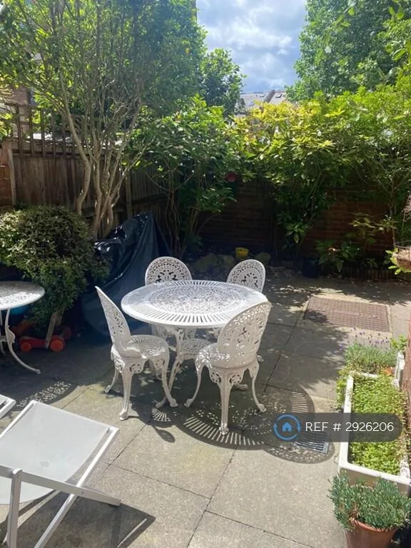 2 bedroom maisonette for rent