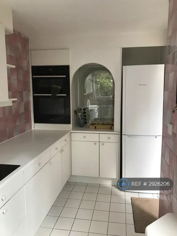 2 bedroom maisonette for rent