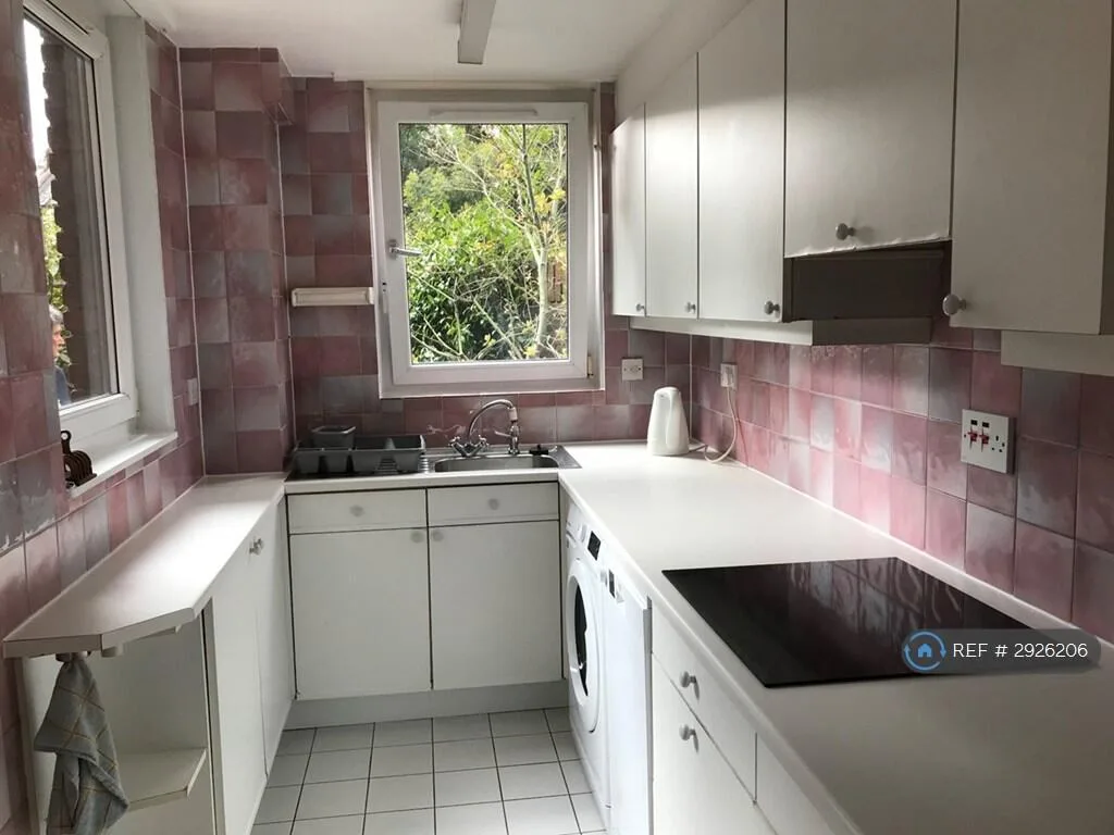 2 bedroom maisonette for rent