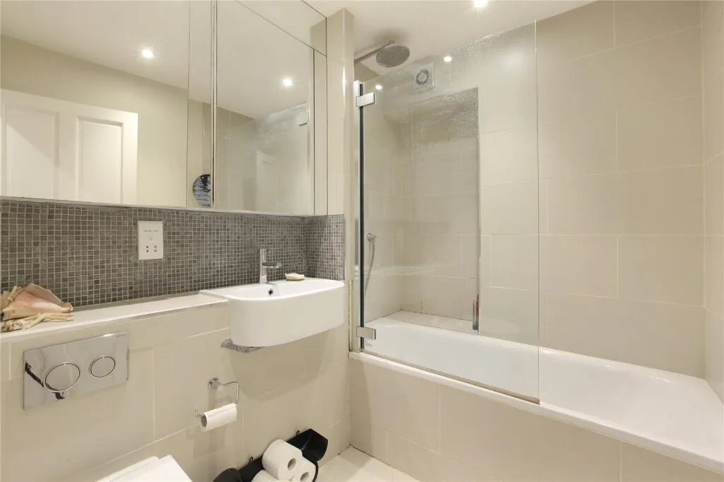 1 bedroom mews property for rent