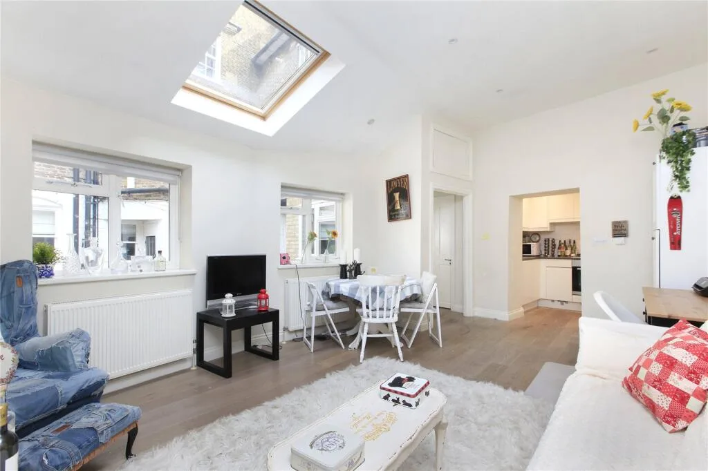 1 bedroom mews property for rent