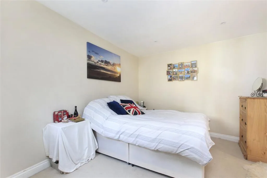 1 bedroom mews property for rent