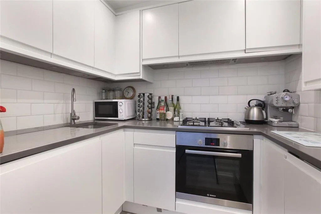 1 bedroom mews property for rent