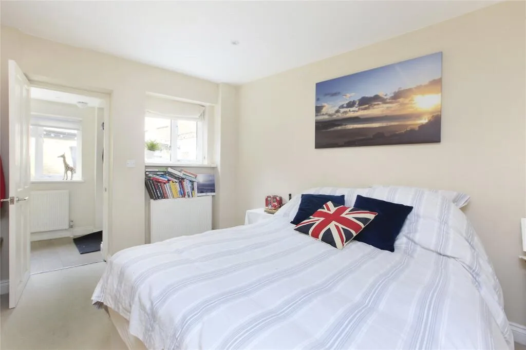 1 bedroom mews property for rent