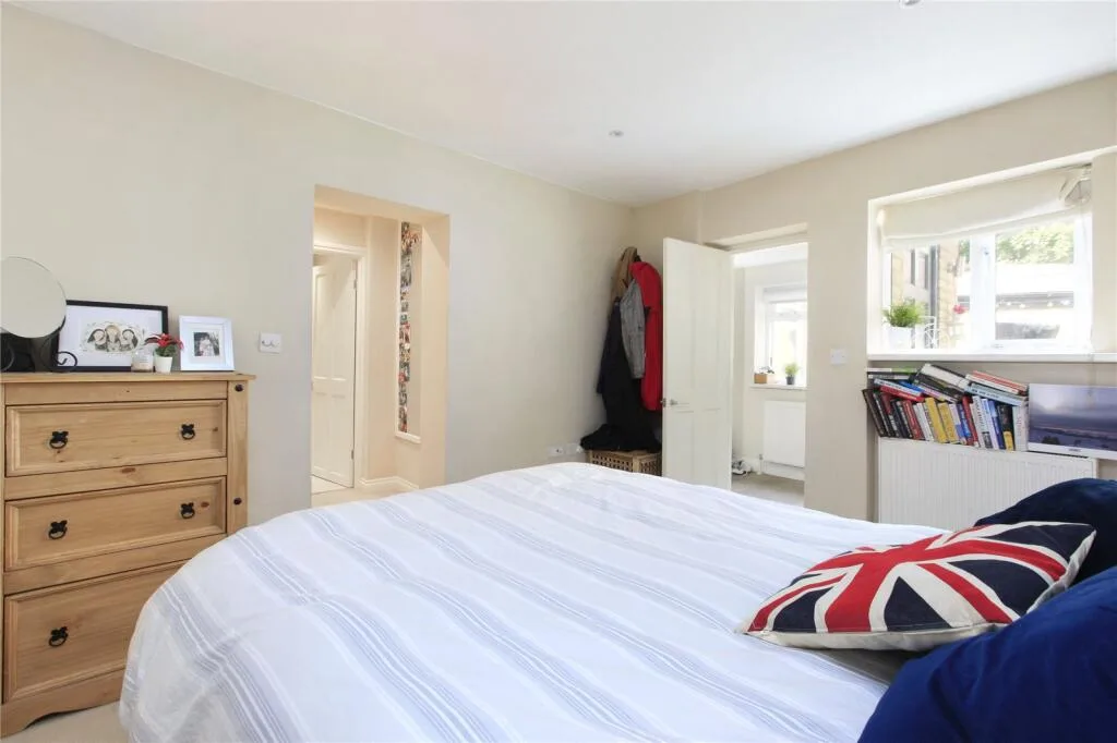 1 bedroom mews property for rent