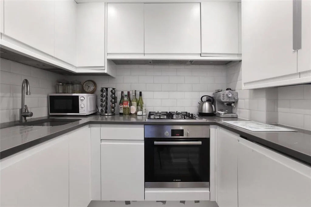 1 bedroom mews property for rent