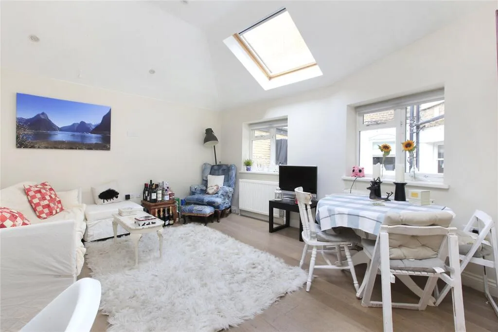 1 bedroom mews property for rent