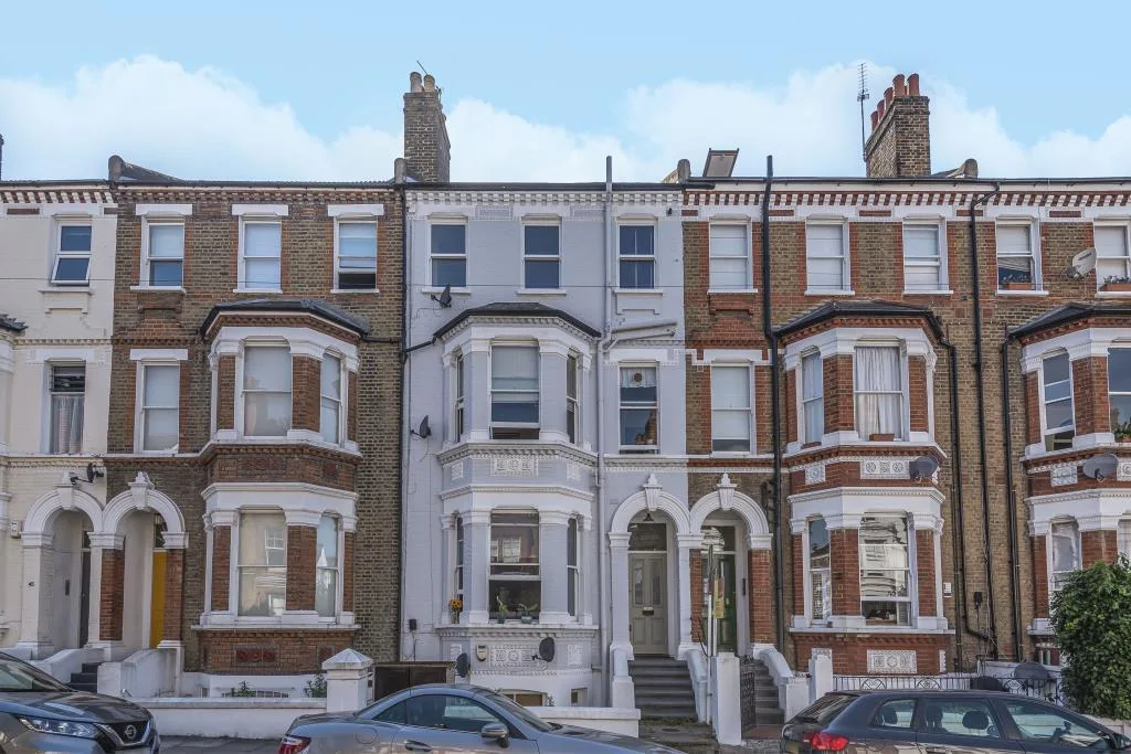 3 bedroom maisonette for rent