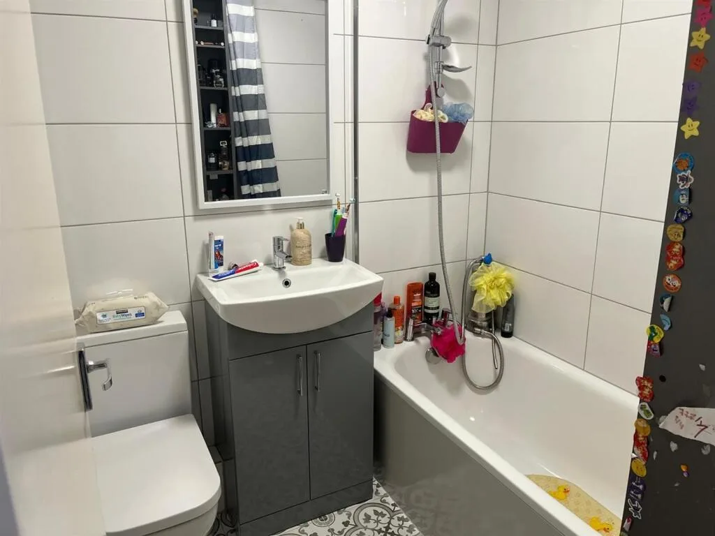 1 bedroom maisonette for rent