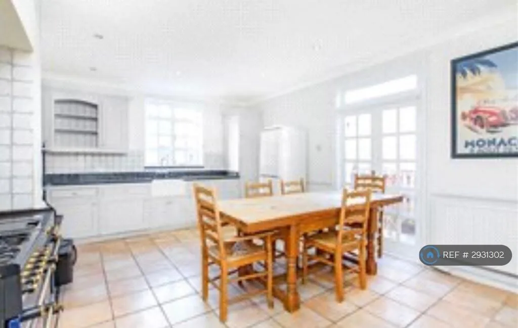 3 bedroom maisonette for rent