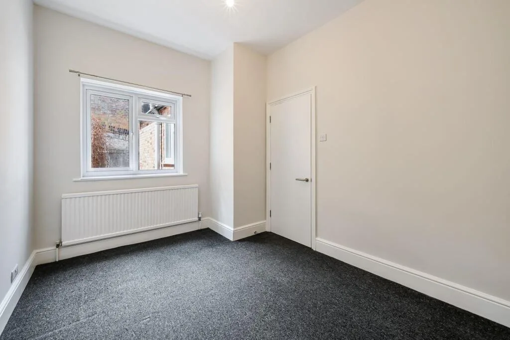 5 bedroom terraced house for rent