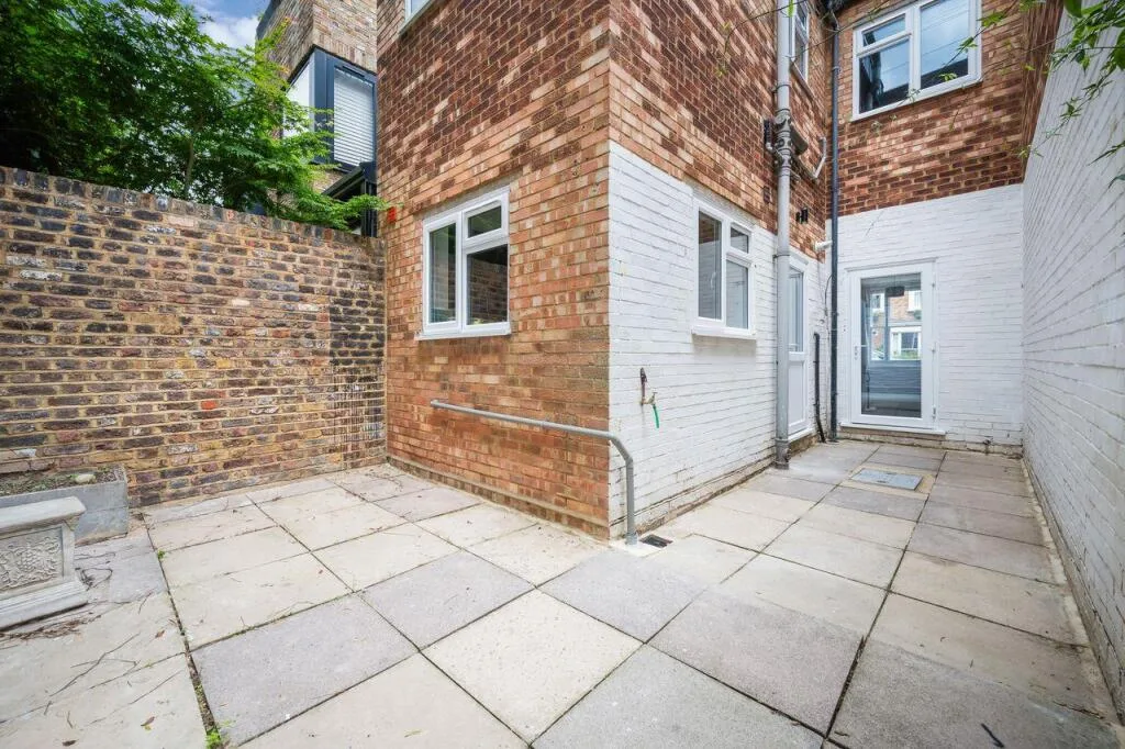 5 bedroom terraced house for rent