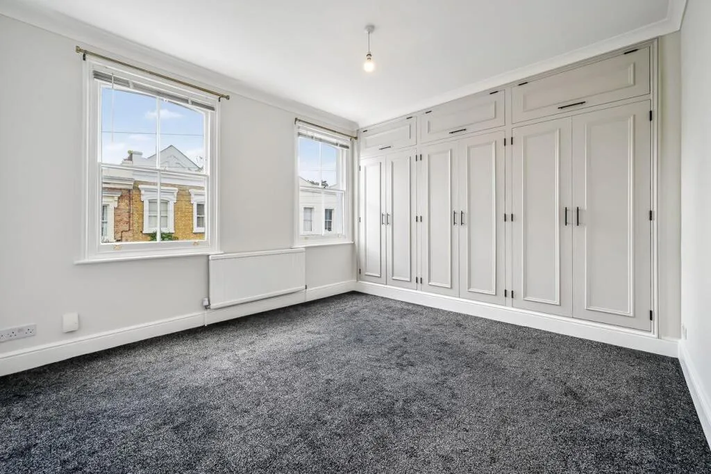 5 bedroom terraced house for rent