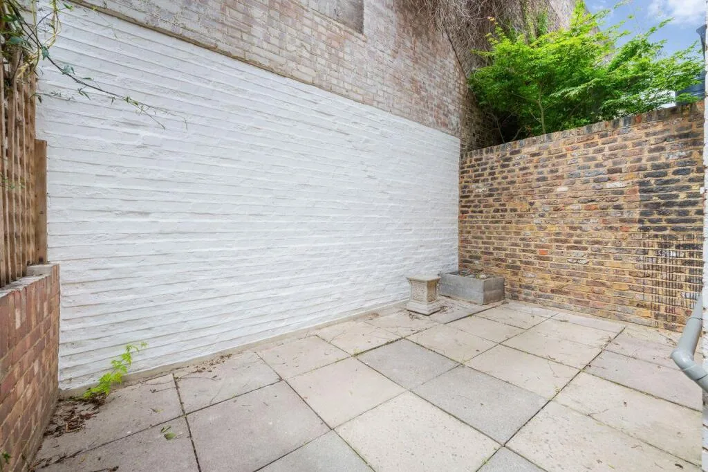 5 bedroom terraced house for rent