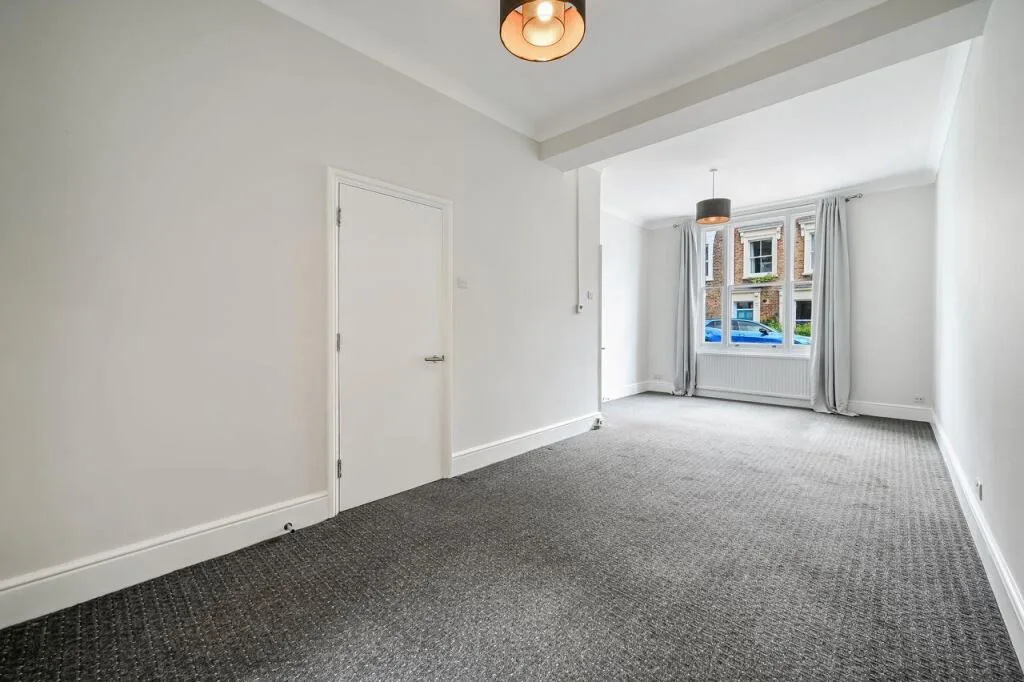 5 bedroom terraced house for rent