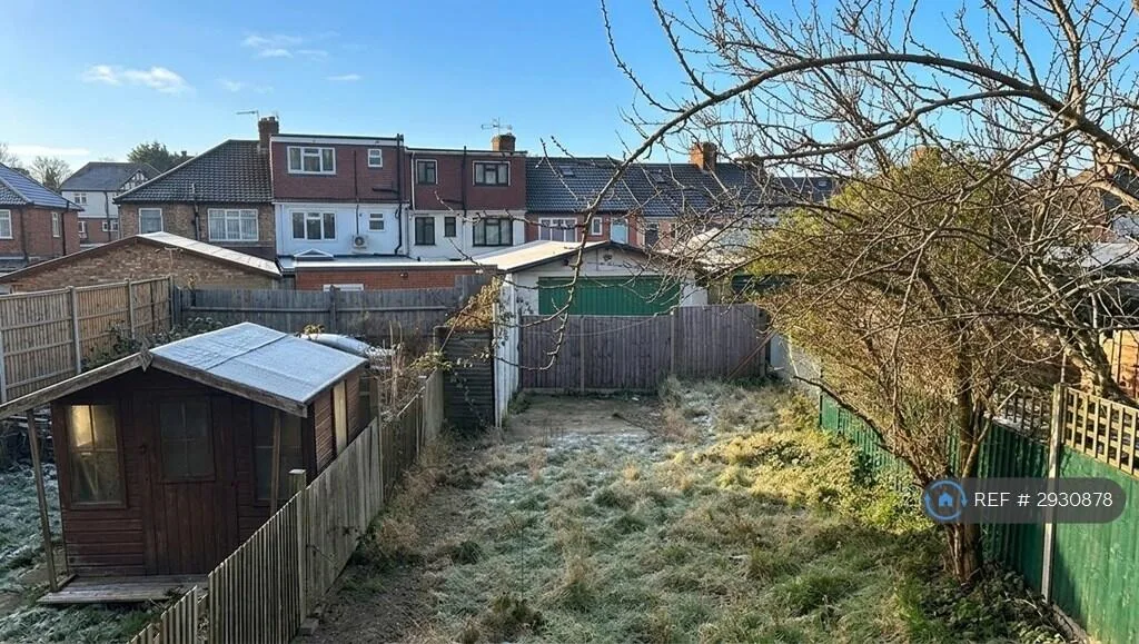 5 bedroom terraced house for rent