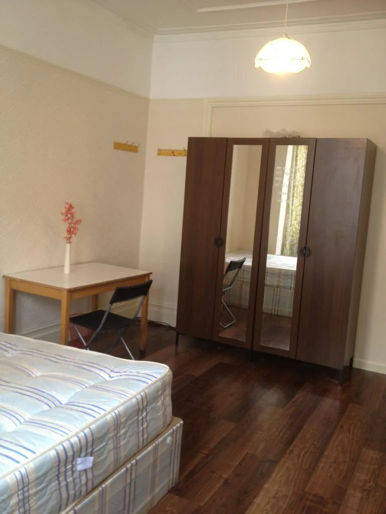 1 bedroom house share for rent