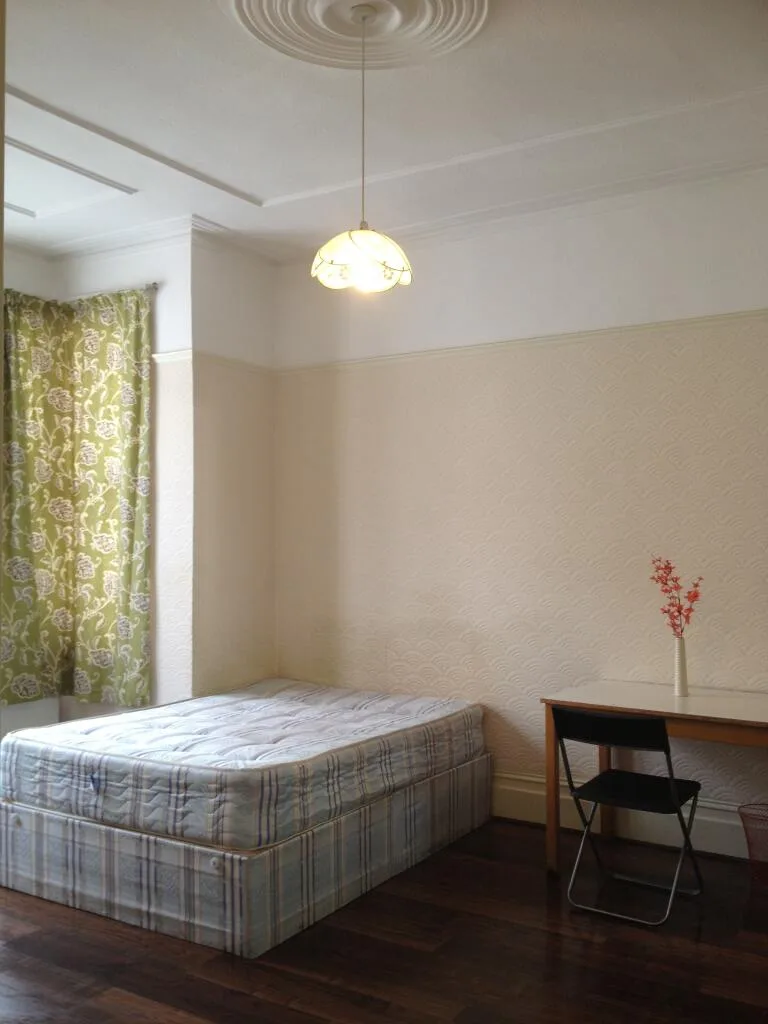 1 bedroom house share for rent