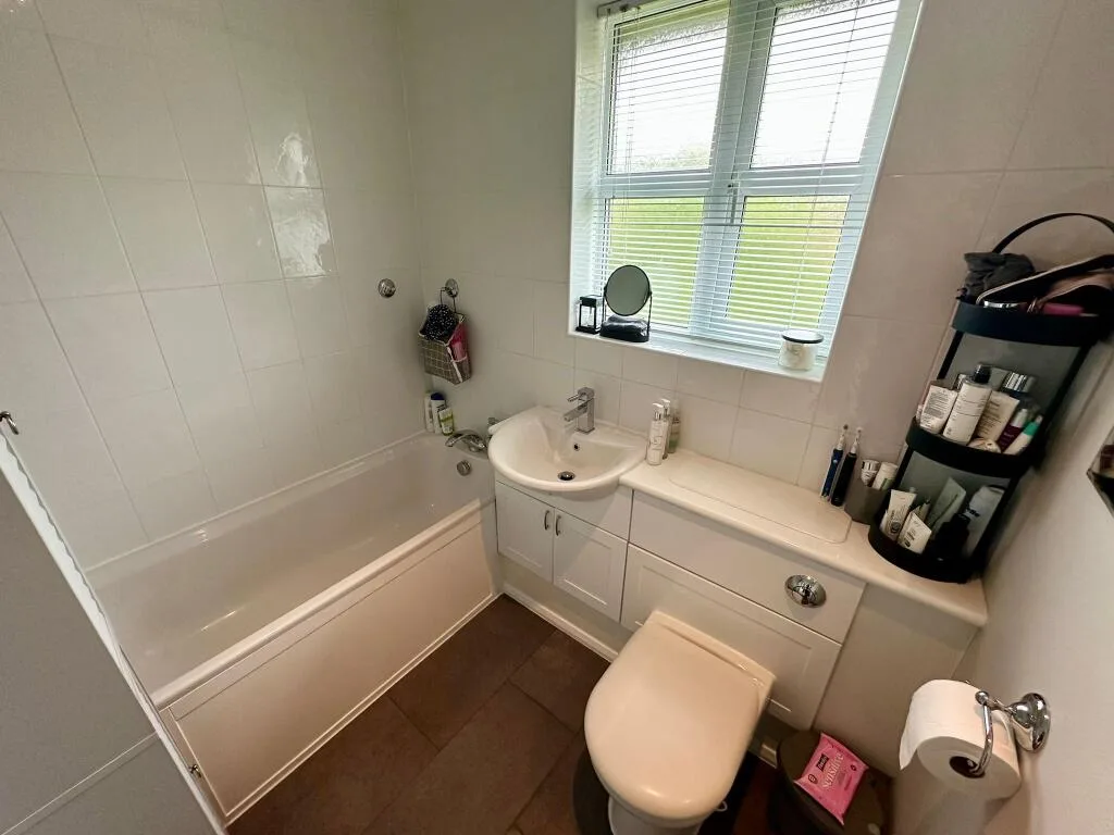 3 bedroom semi-detached house for rent