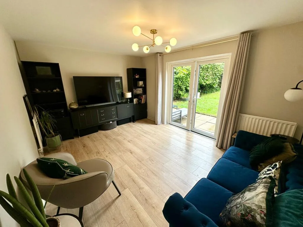 3 bedroom semi-detached house for rent