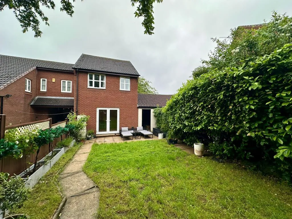 3 bedroom semi-detached house for rent