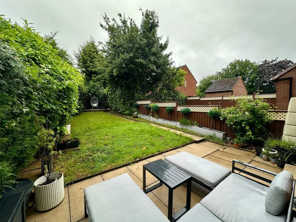 3 bedroom semi-detached house for rent
