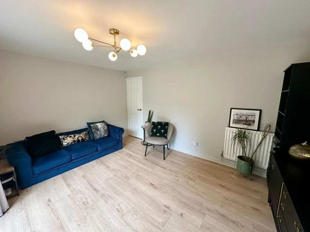 3 bedroom semi-detached house for rent