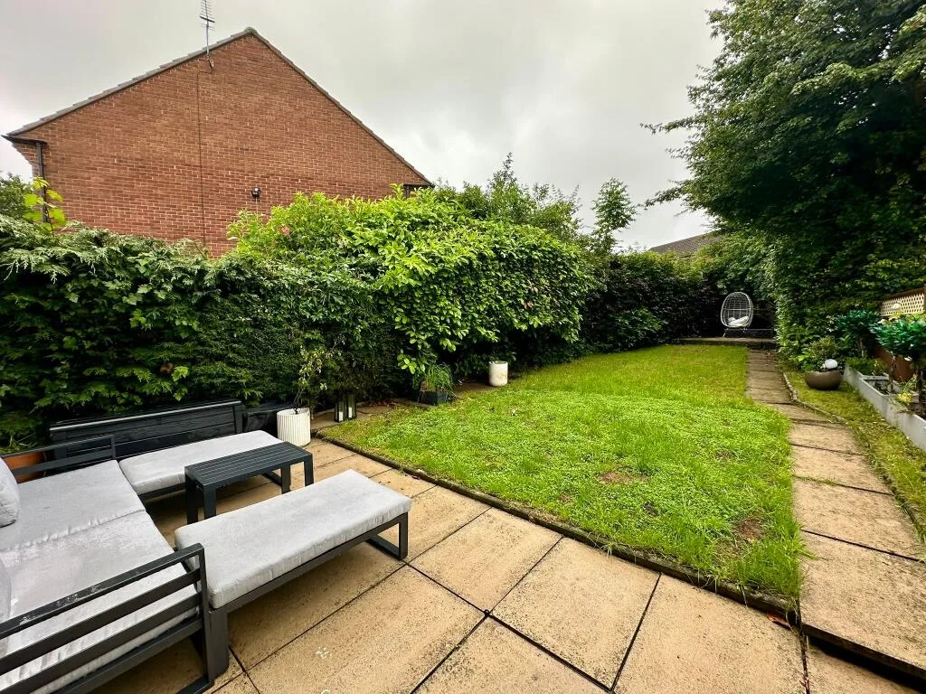 3 bedroom semi-detached house for rent