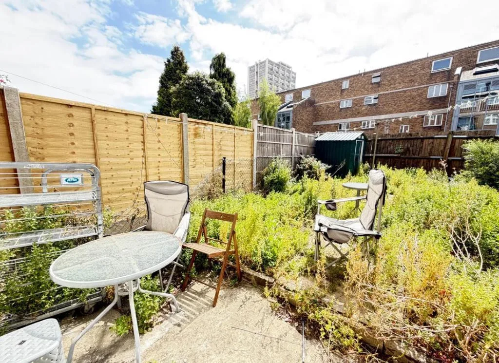3 bedroom maisonette for rent