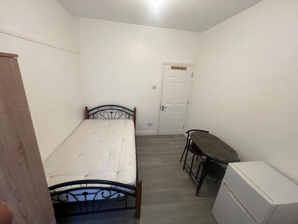 1 bedroom house share for rent