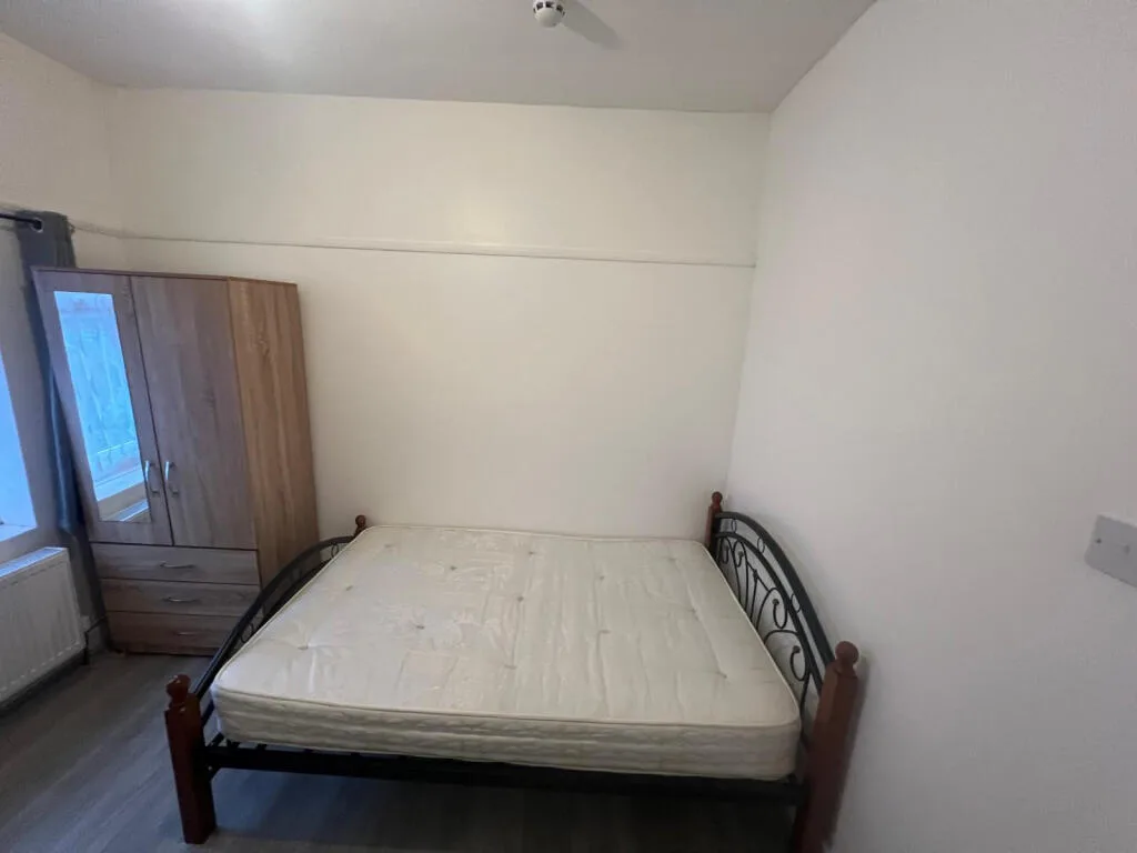 1 bedroom house share for rent