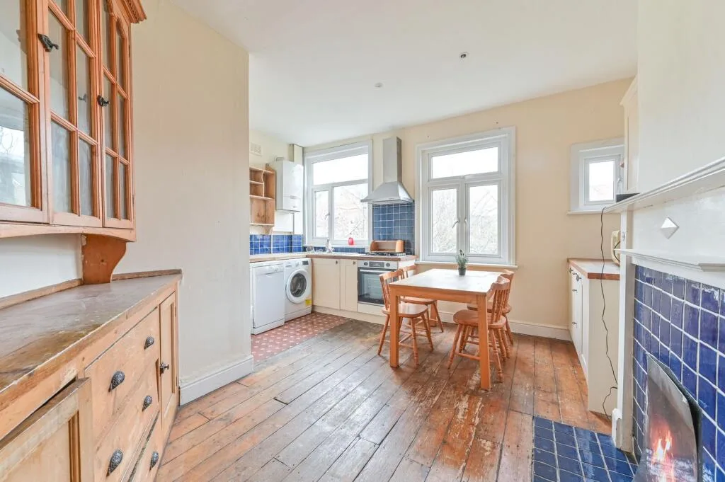 4 bedroom flat for rent