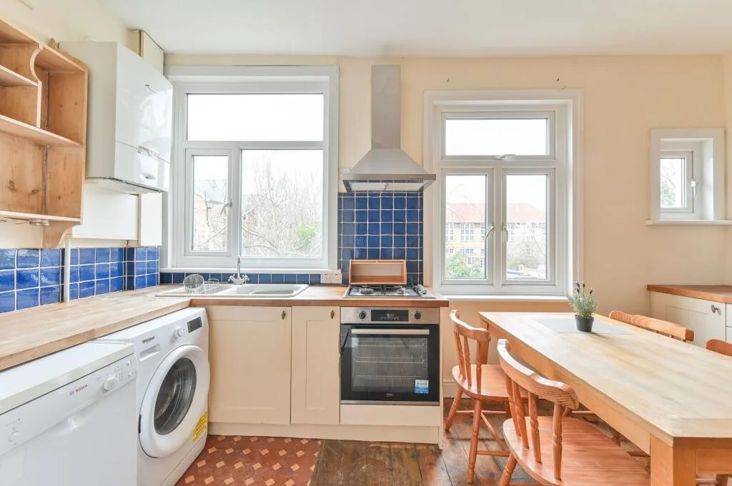 4 bedroom flat for rent