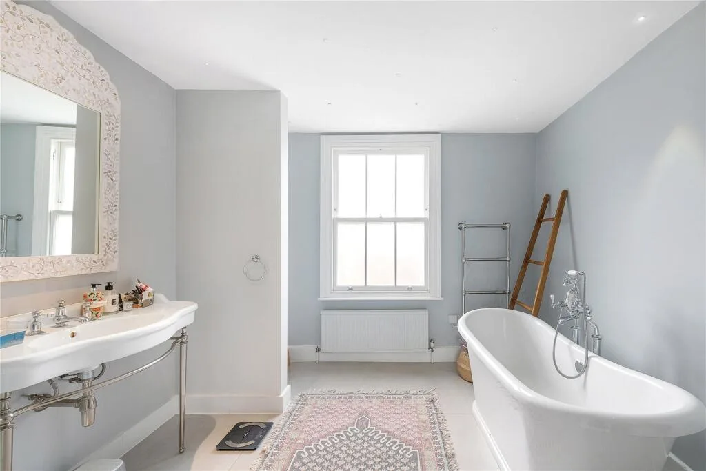 5 bedroom terraced house for rent