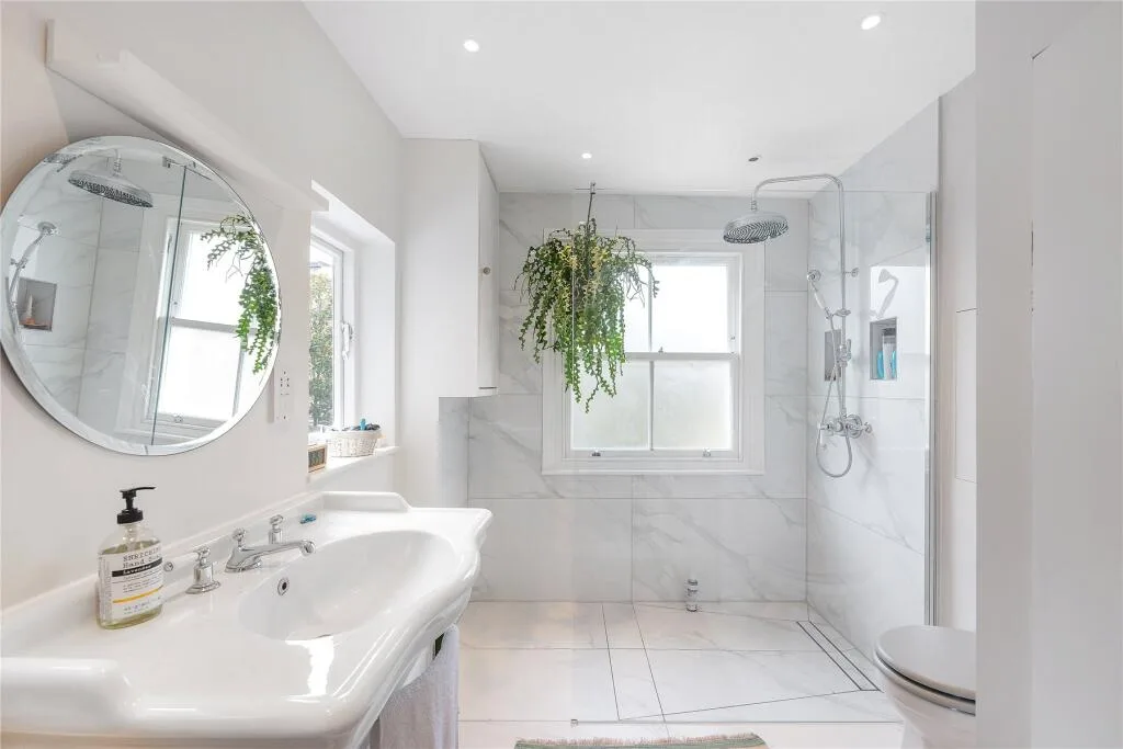 5 bedroom terraced house for rent