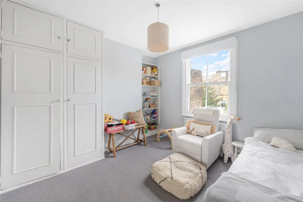 5 bedroom terraced house for rent
