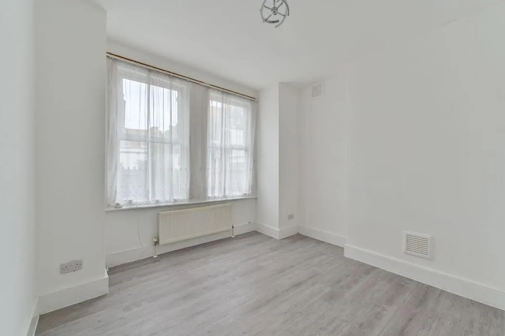1 bedroom maisonette for rent