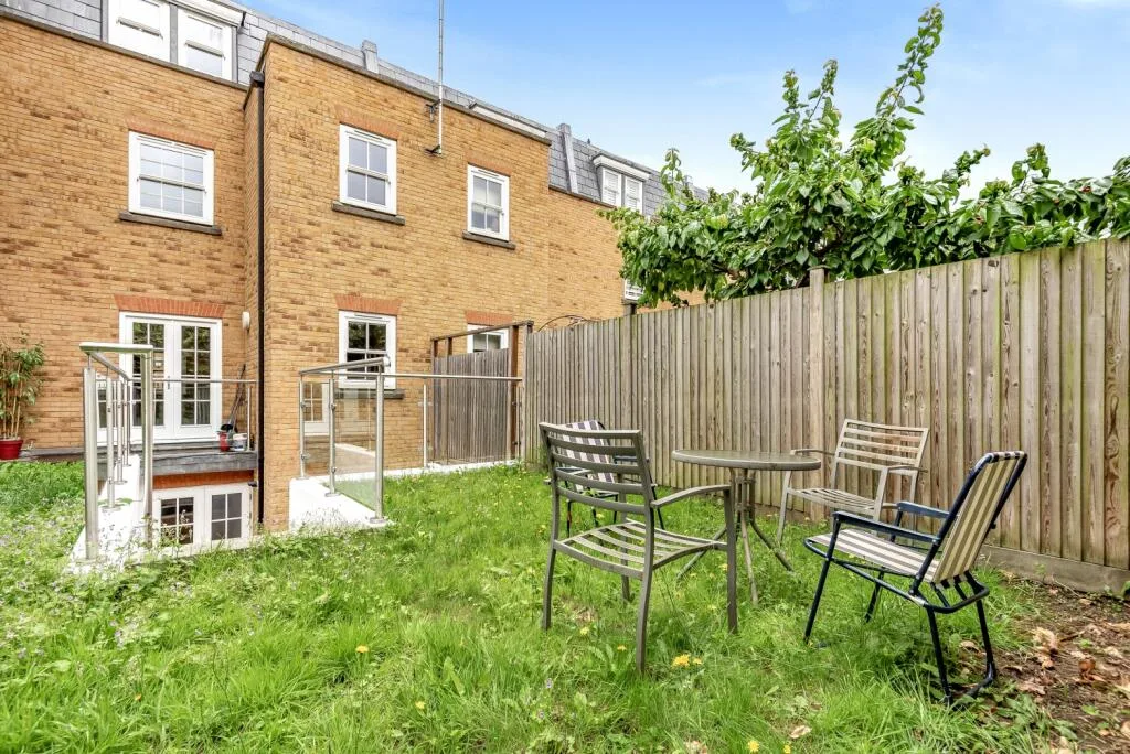 4 bedroom terraced house for rent