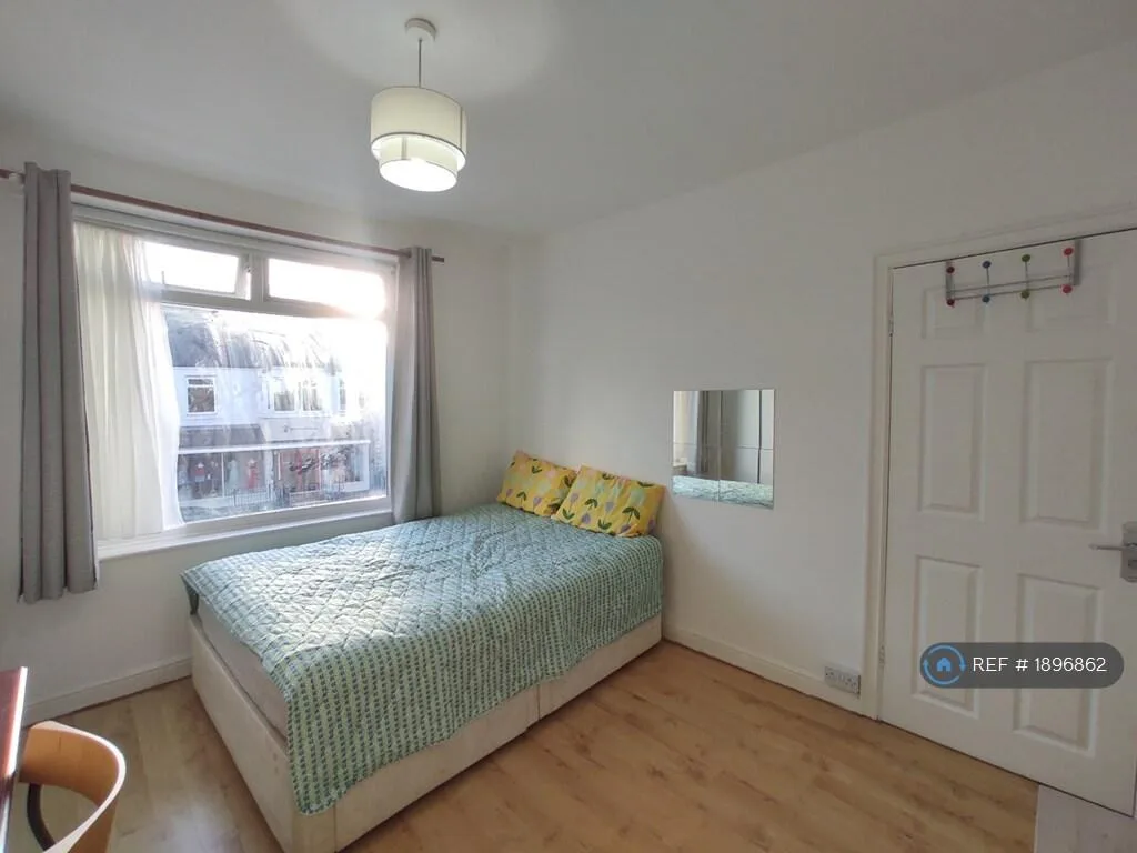 1 bedroom house share for rent