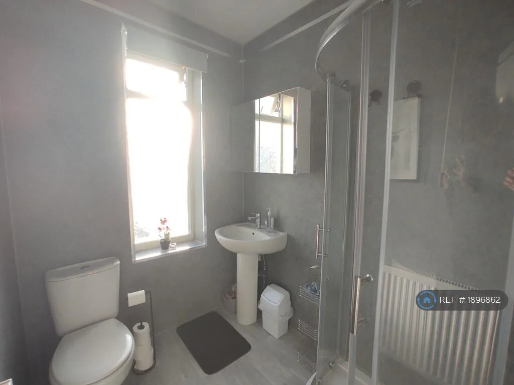 1 bedroom house share for rent