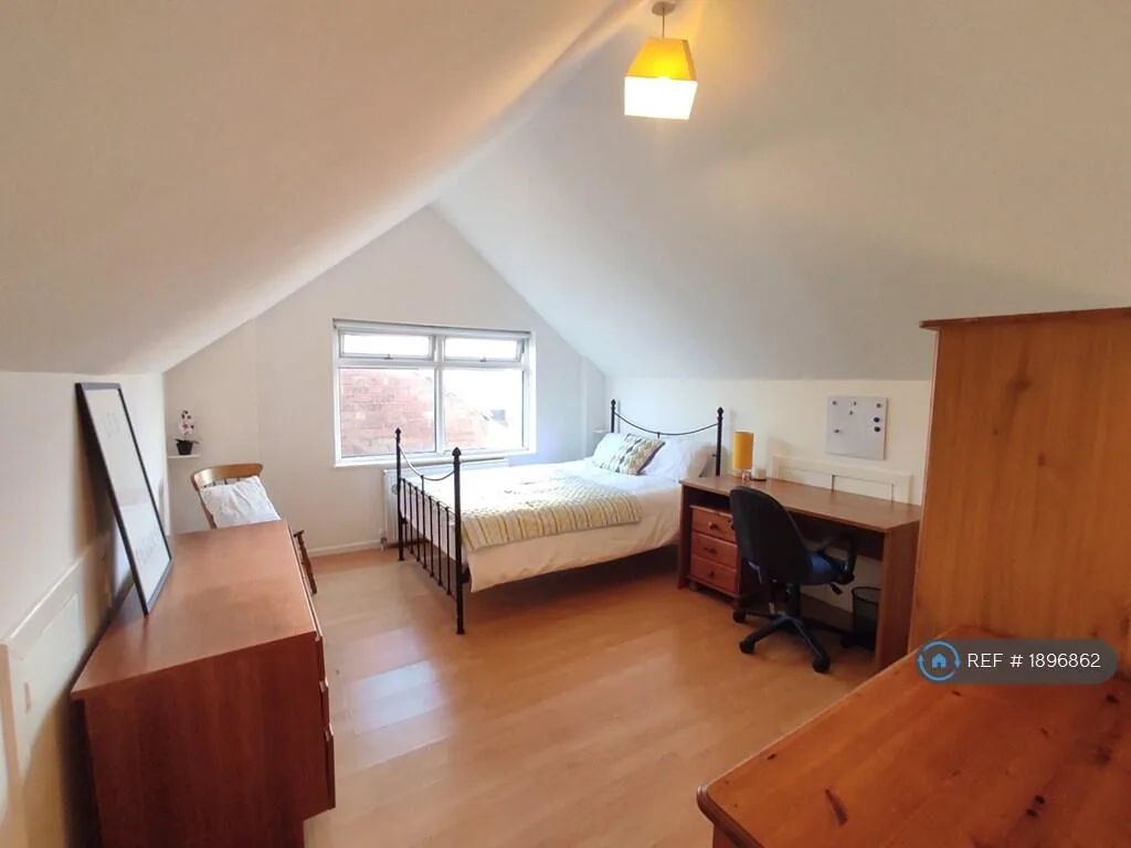 1 bedroom house share for rent