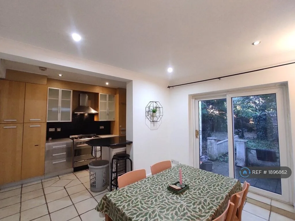 1 bedroom house share for rent