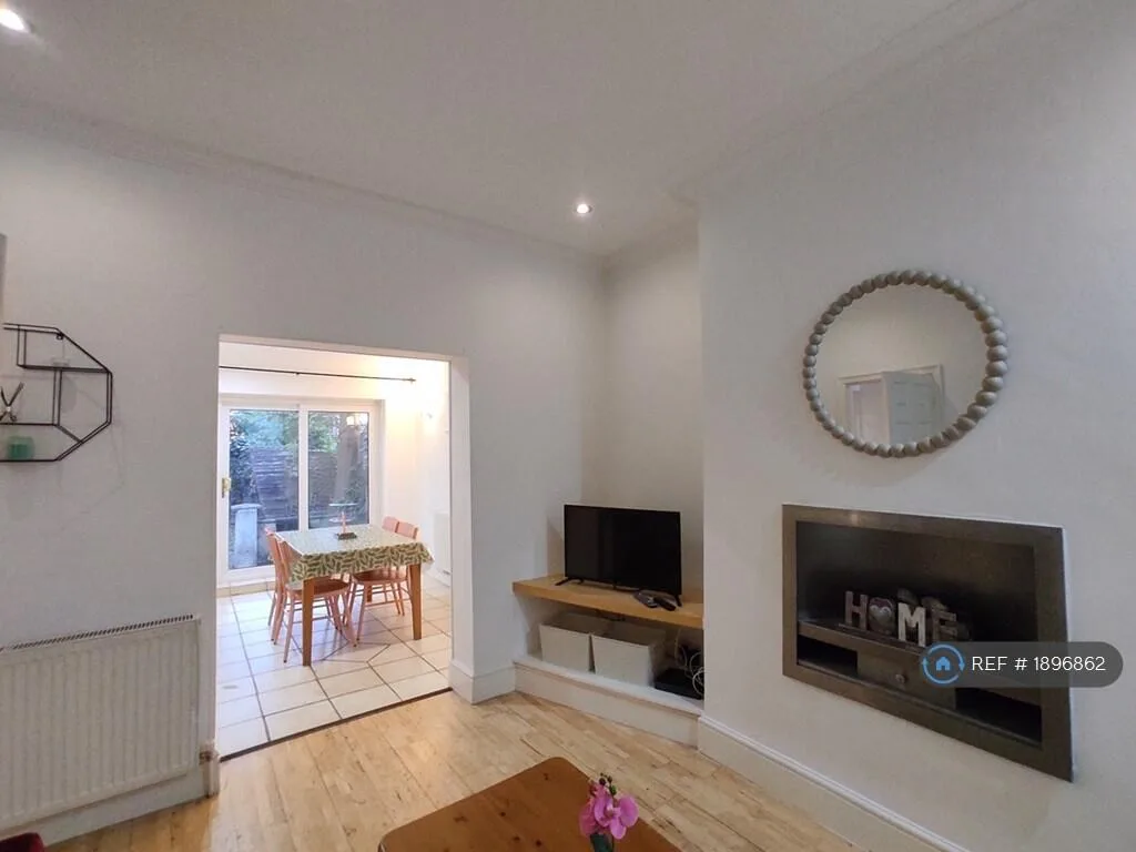 1 bedroom house share for rent