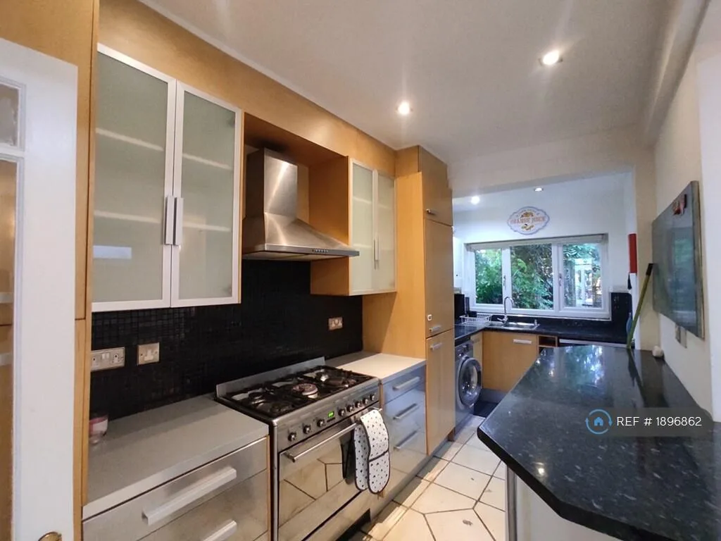 1 bedroom house share for rent