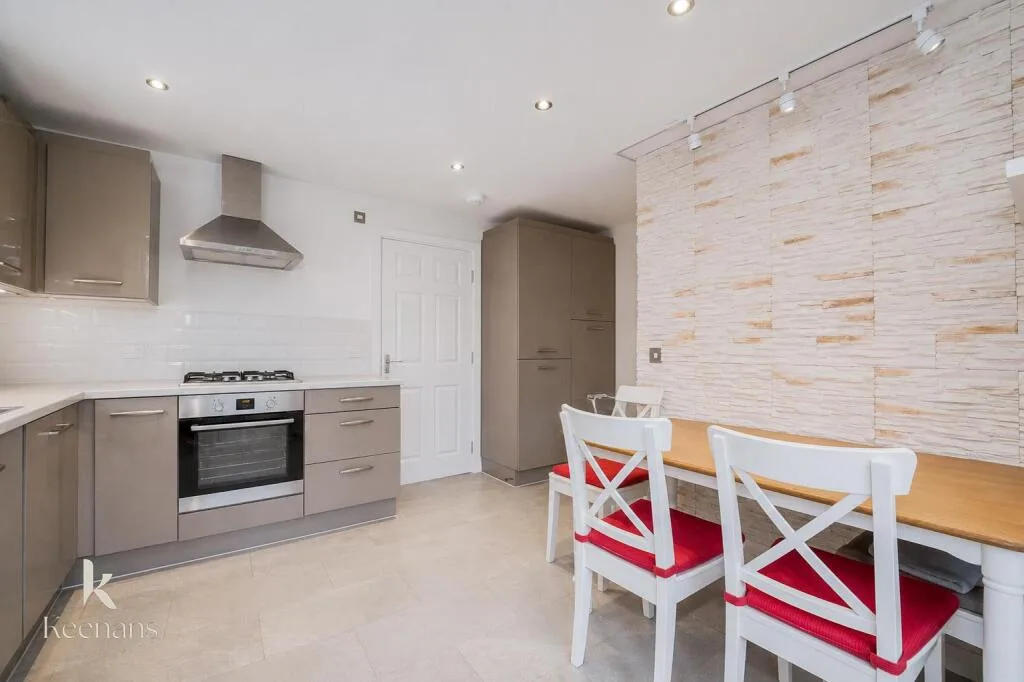 2 bedroom end of terrace house for rent