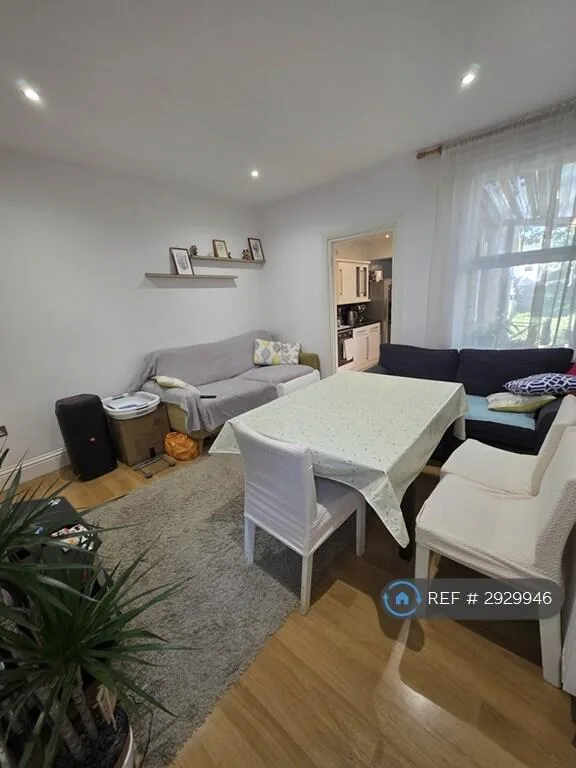 3 bedroom semi-detached house for rent